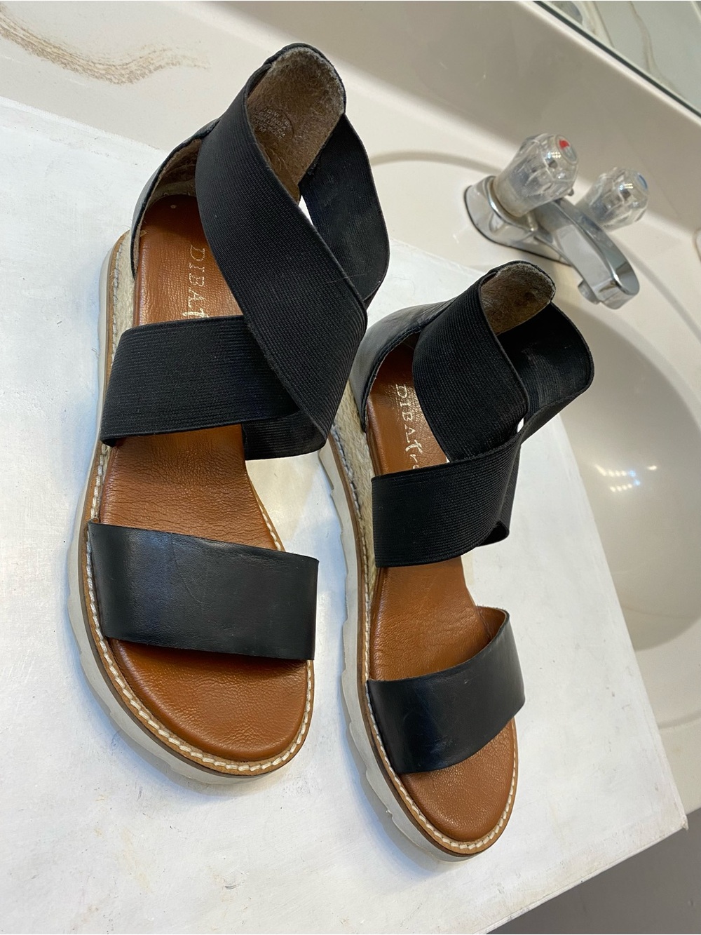 DIBA True leather and fabric sandal Size 7.5M great condition clean interior